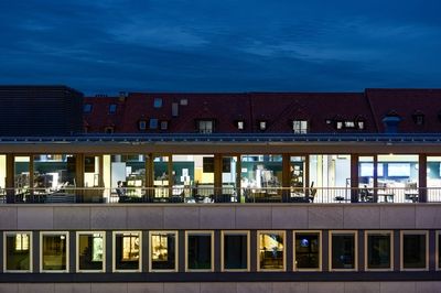 Trading Floor der BKW bei Nacht